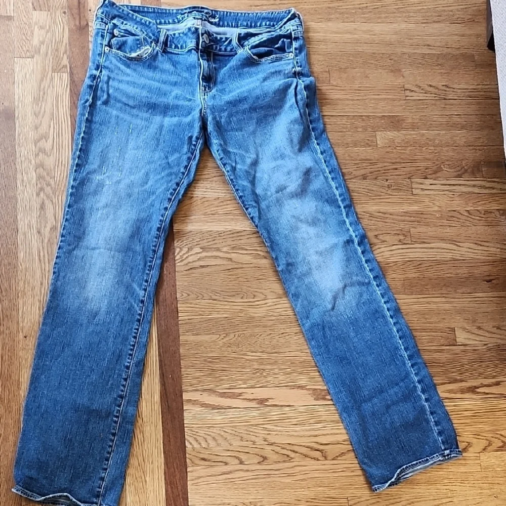 American Eagle Blue Straight Leg Jeans with Faded Wash Womens Size 14 X-long